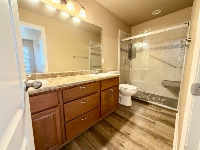 Bentonville House: 5300 SW Regent Rd