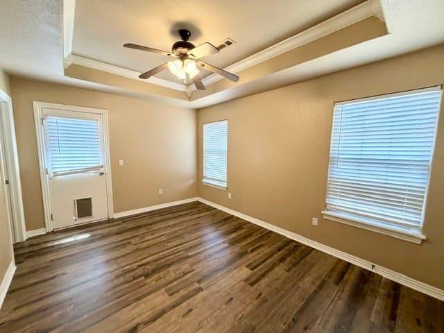 Bentonville House: 5300 SW Regent Rd