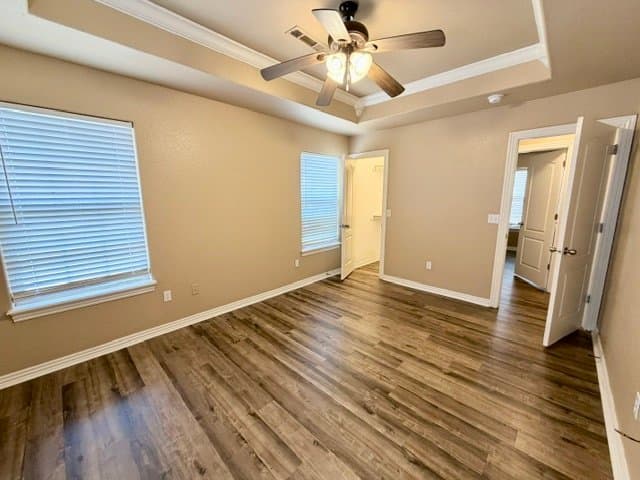 Bentonville House: 5300 SW Regent Rd