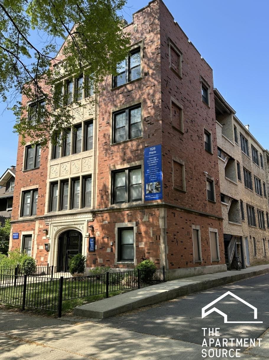 Chicago Apartment: 1128 Maple Avenue