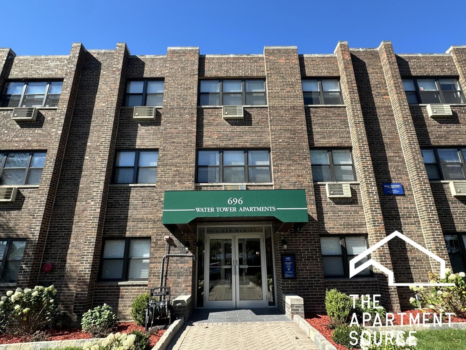 Highland Park Apartment: 696 Elm Place