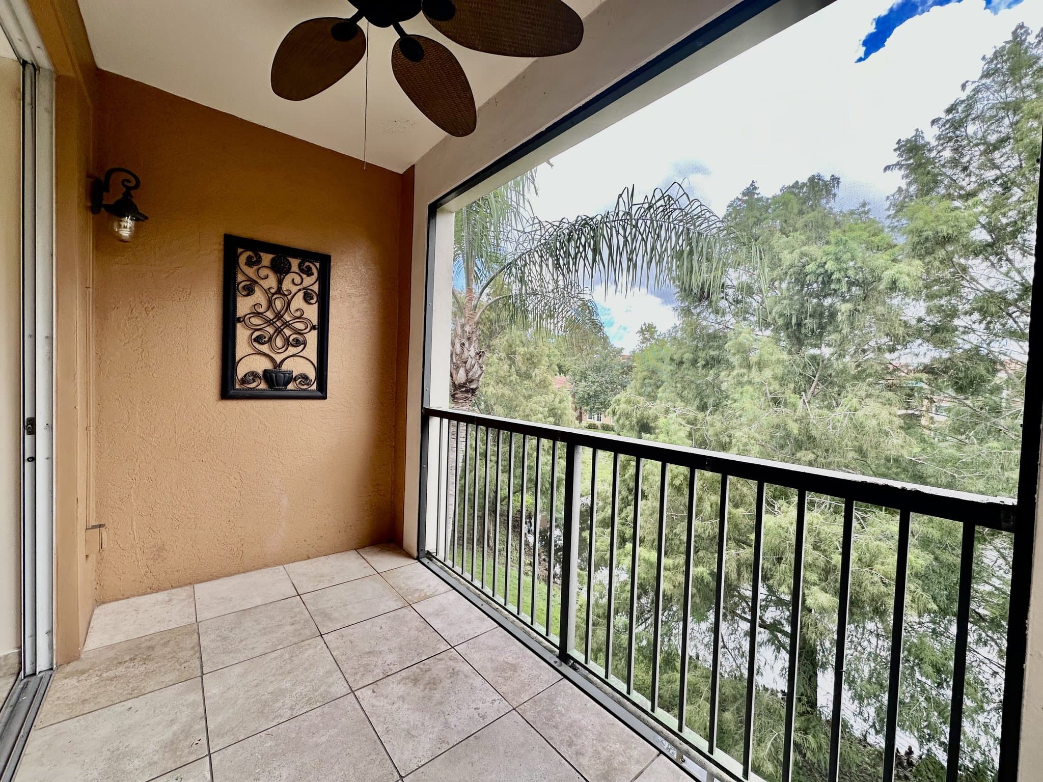 NAPLES Condo: 1230 RESERVE WAY