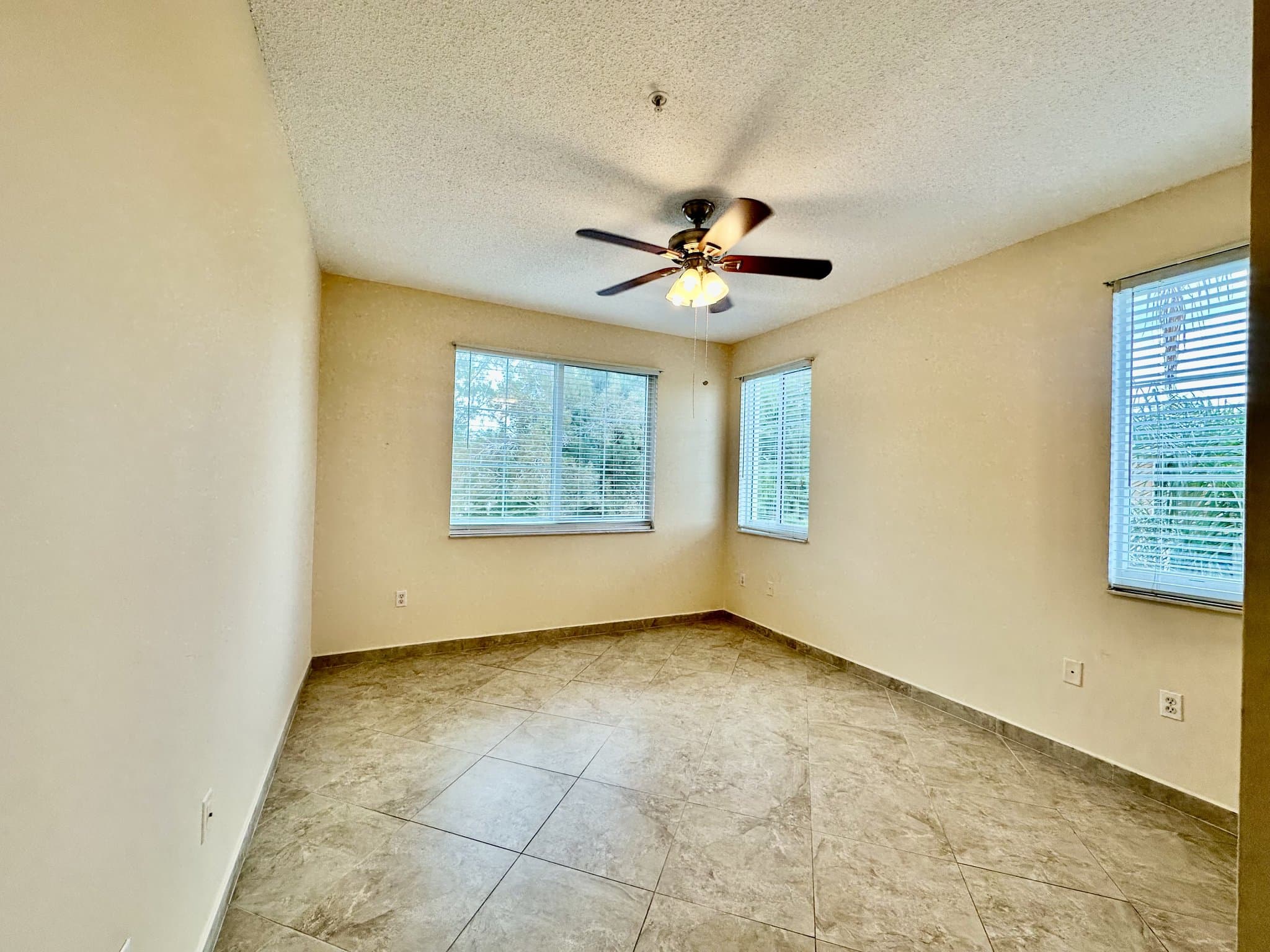 NAPLES Condo: 1230 RESERVE WAY