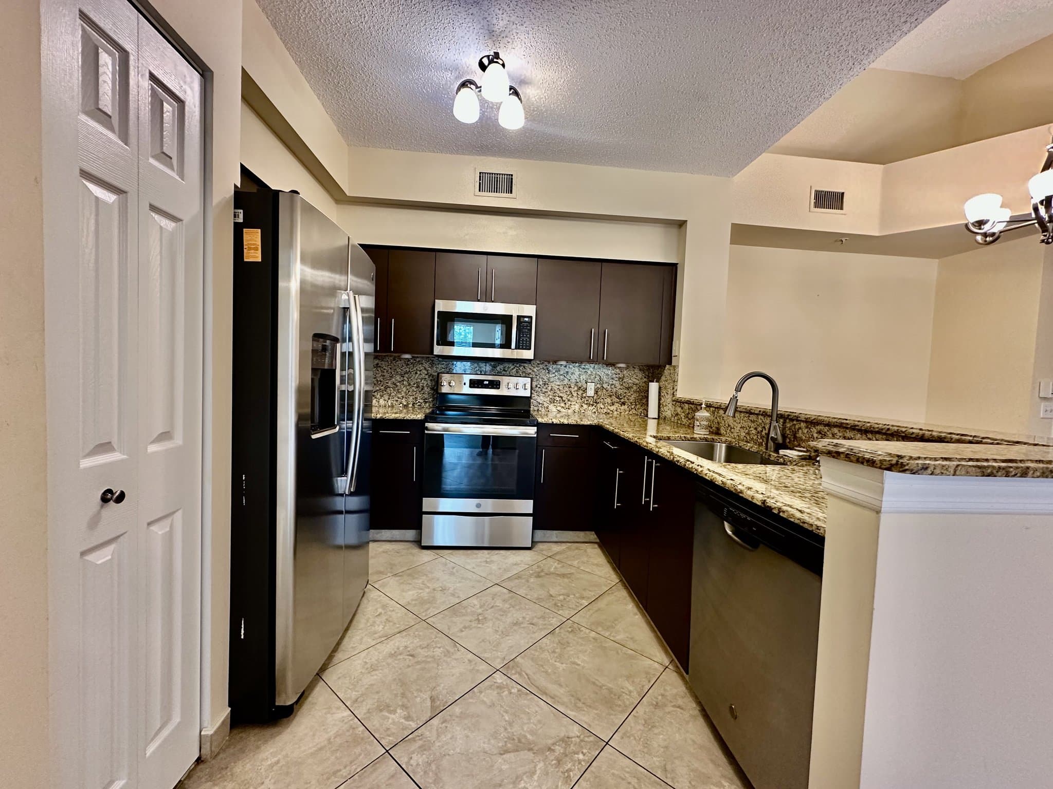 NAPLES Condo: 1230 RESERVE WAY