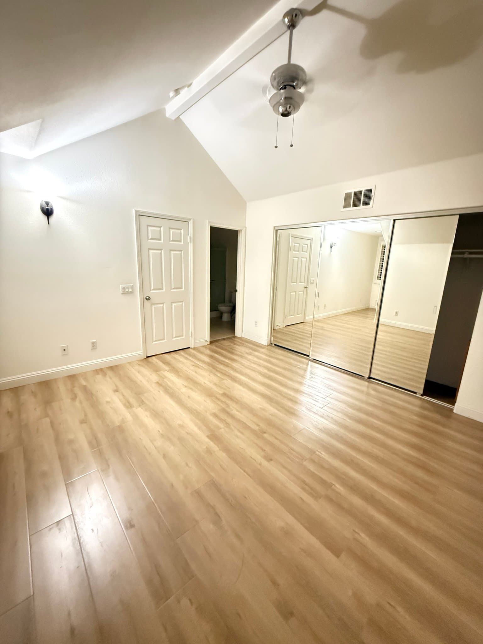 jurupoa valley Single Room: 4790 preston st