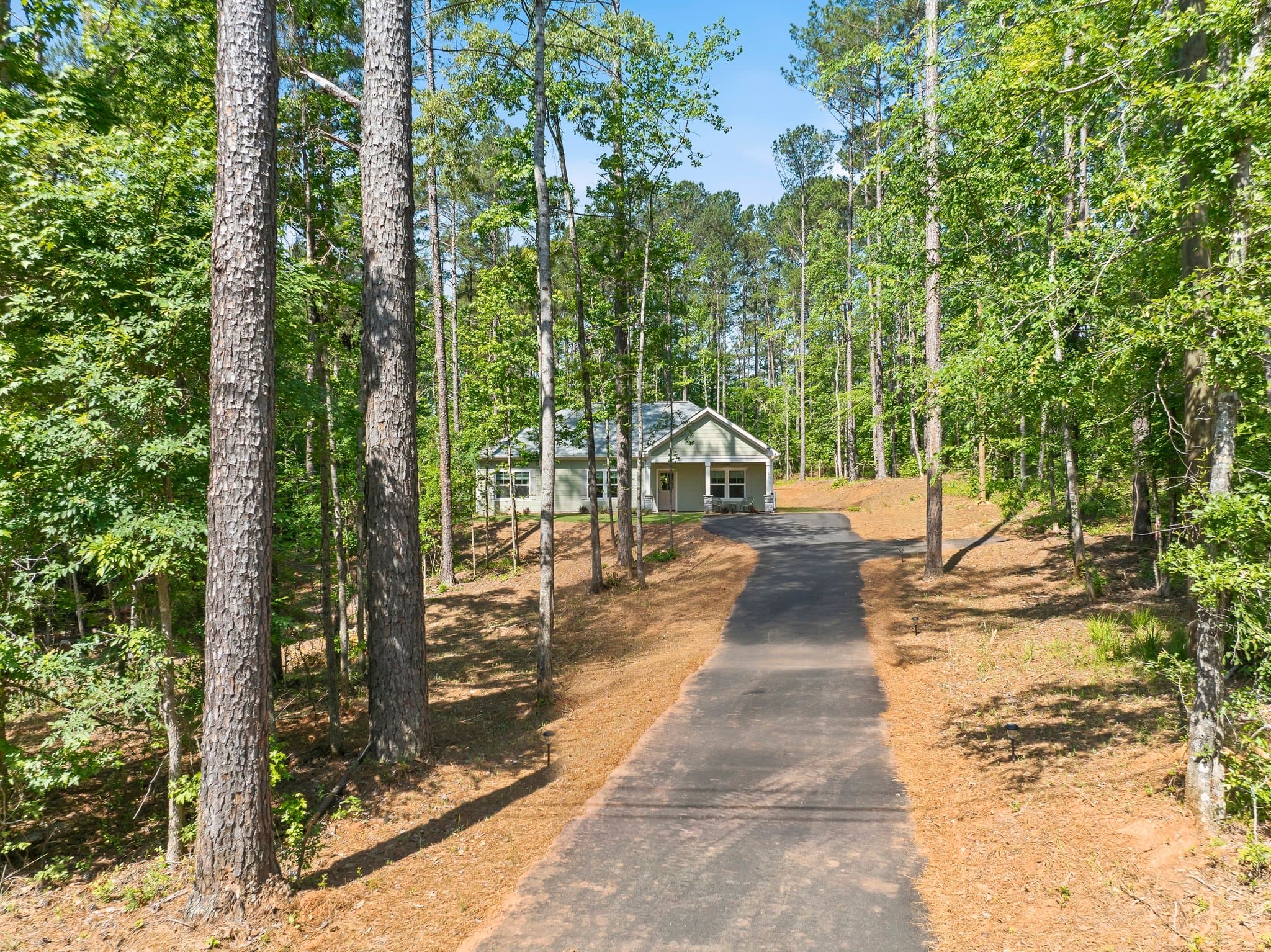 Eatonton House: 183 Crooked Creek Bay Rd