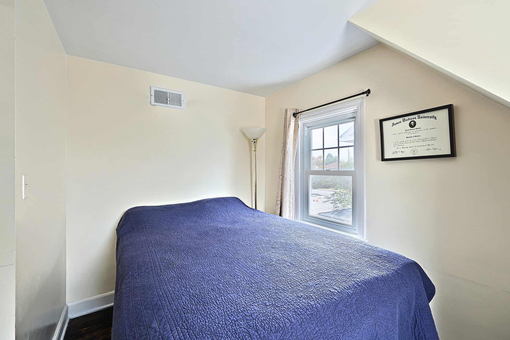 York Single Room: 2008 W. Philadelphia Street