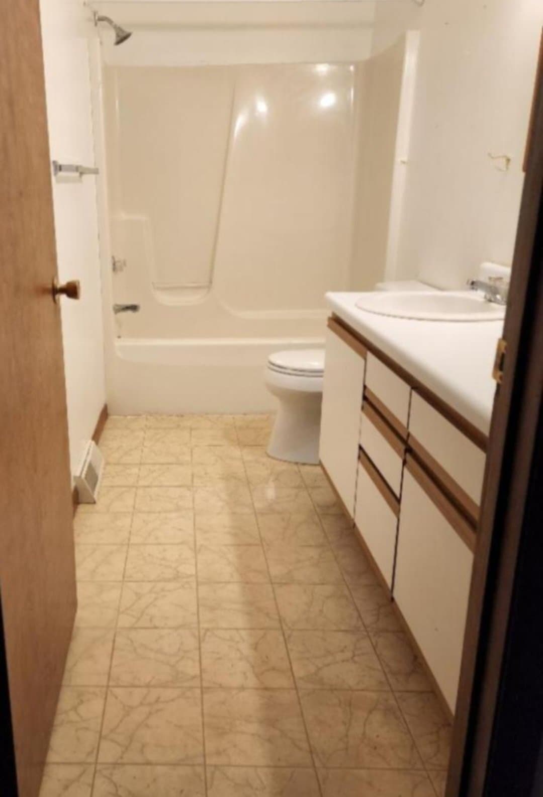 Ellwood City Apartment: 436 Chapel Dr
