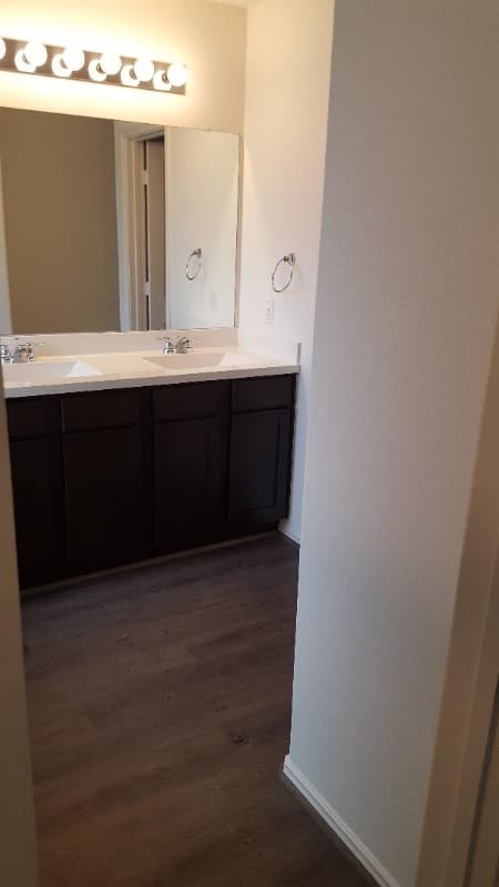 Del Valle House: 7200 Dungarees Way