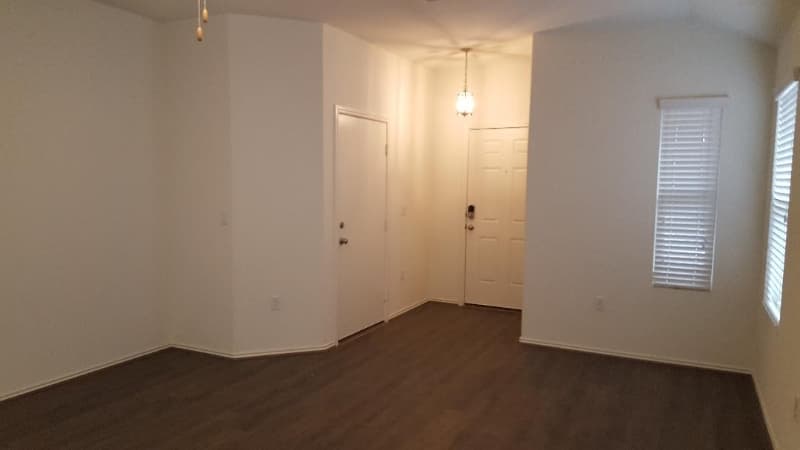 Del Valle House: 7200 Dungarees Way