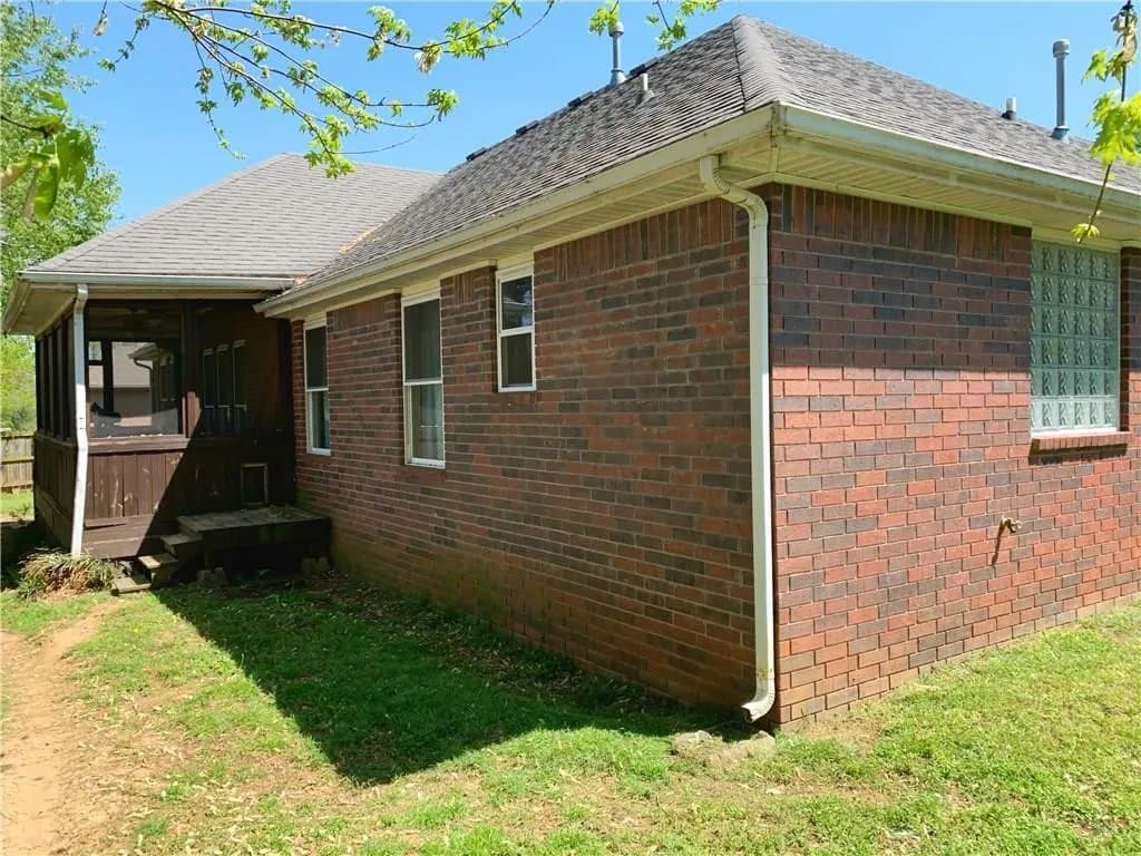 Farmington House: 312 Ridgedale Dr
