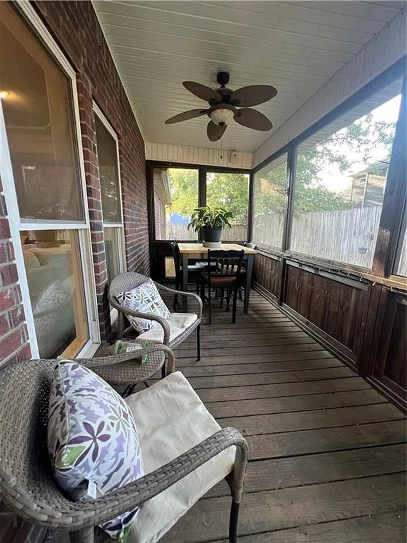 Farmington House: 312 Ridgedale Dr