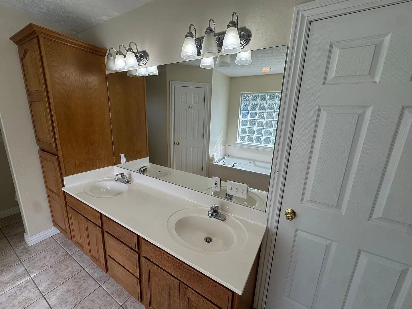 Farmington House: 312 Ridgedale Dr