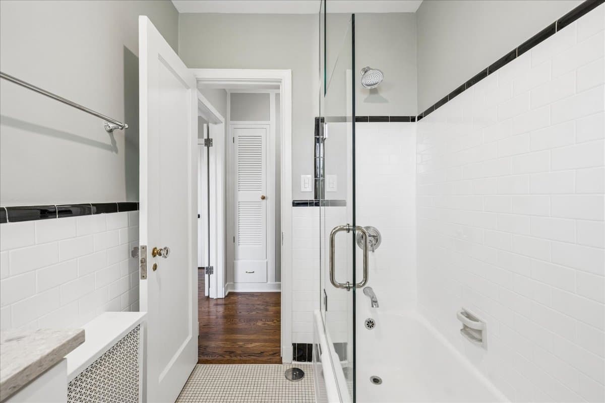 Chicago Condo: 1200 W Chase Ave