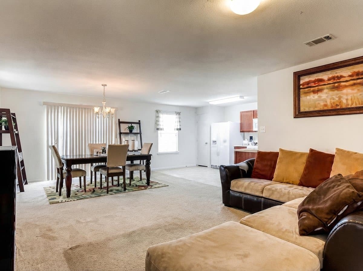 Fort Worth House: 2205 Sims Dr