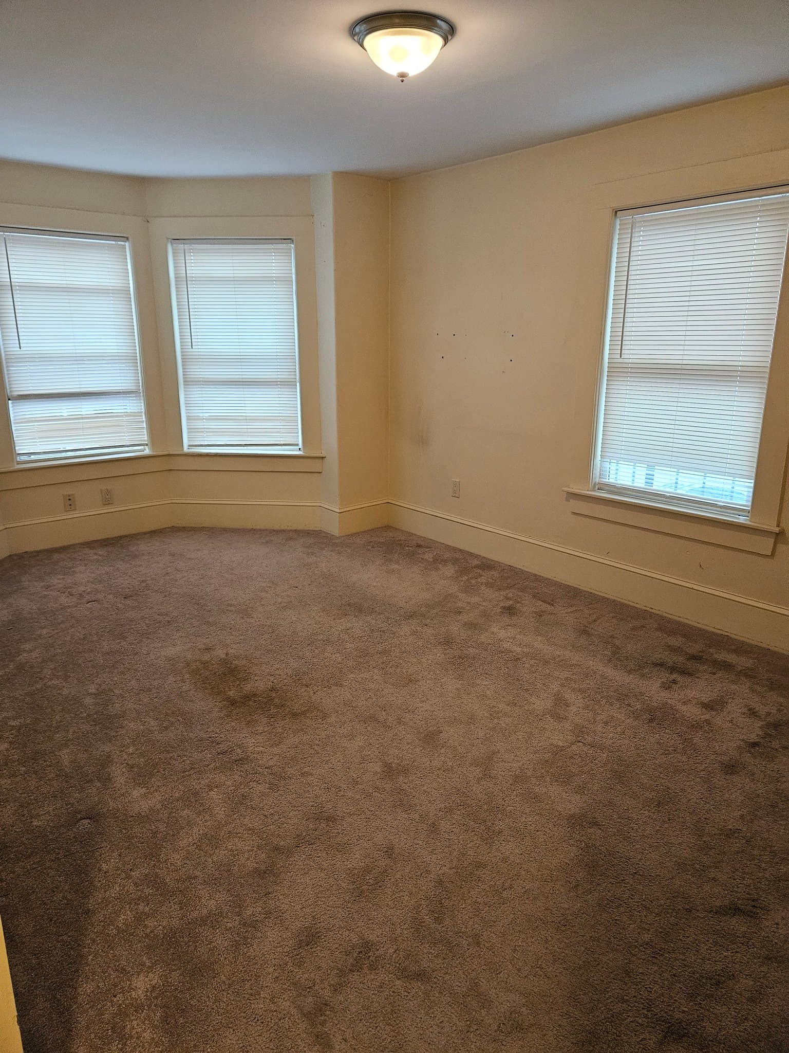 Nashua Apartment: 2 Mitchell St.