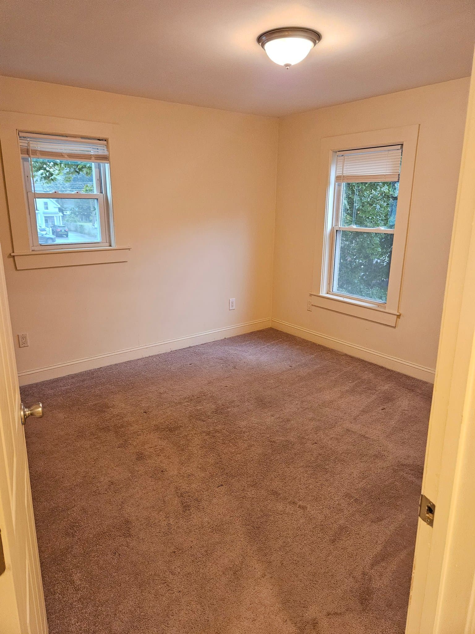 Nashua Apartment: 2 Mitchell St.
