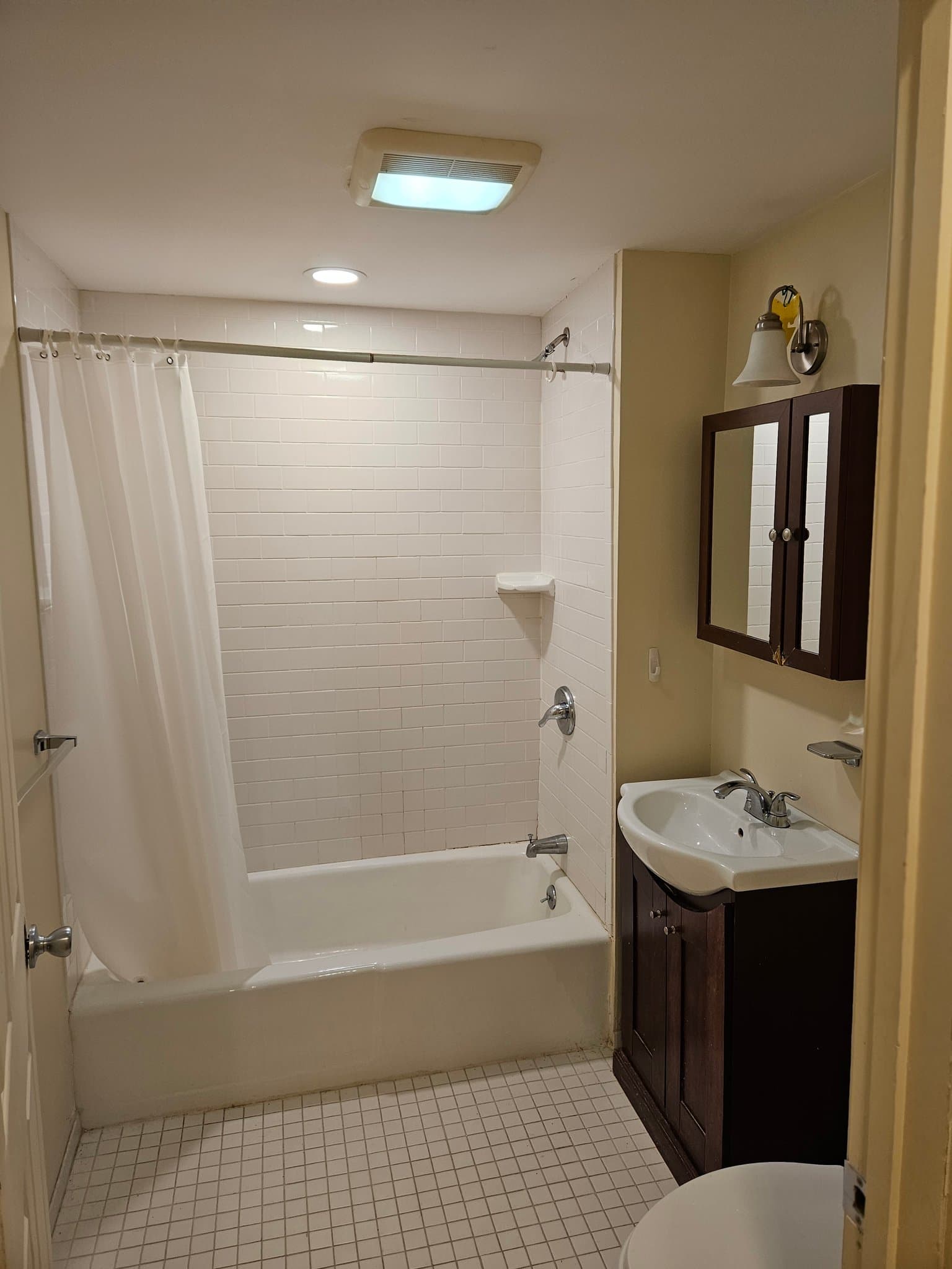 Nashua Apartment: 2 Mitchell St.