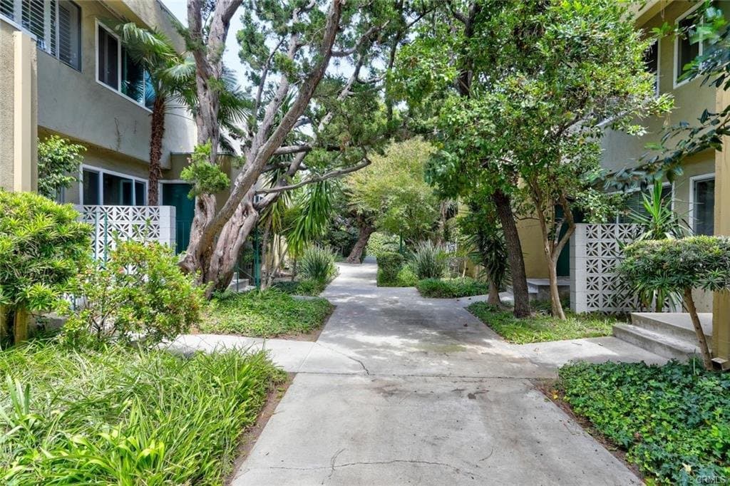 Studio City Condo: 11138 Aqua Vista Street