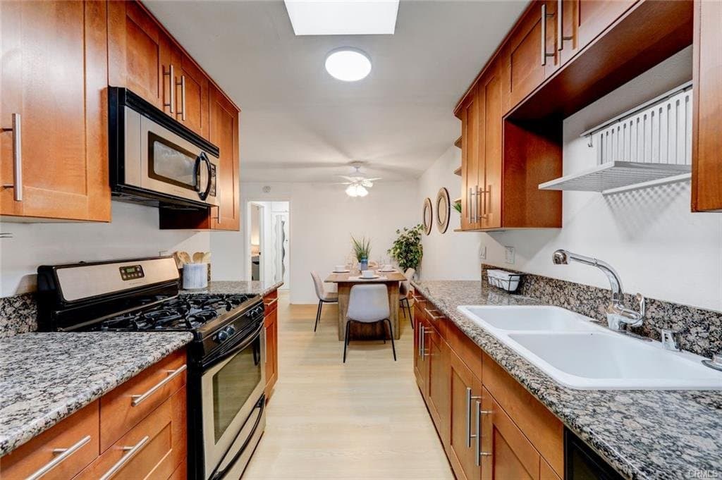 Studio City Condo: 11138 Aqua Vista Street