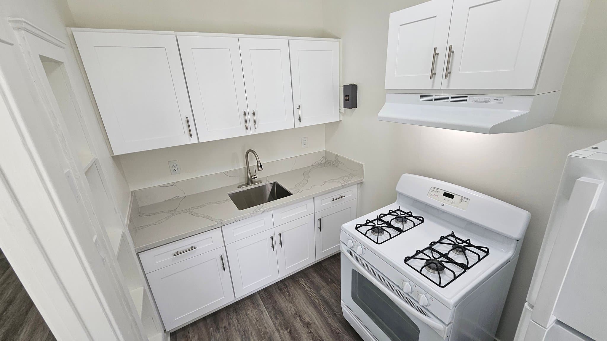 Los Angeles Apartment: 1026 Ingraham St