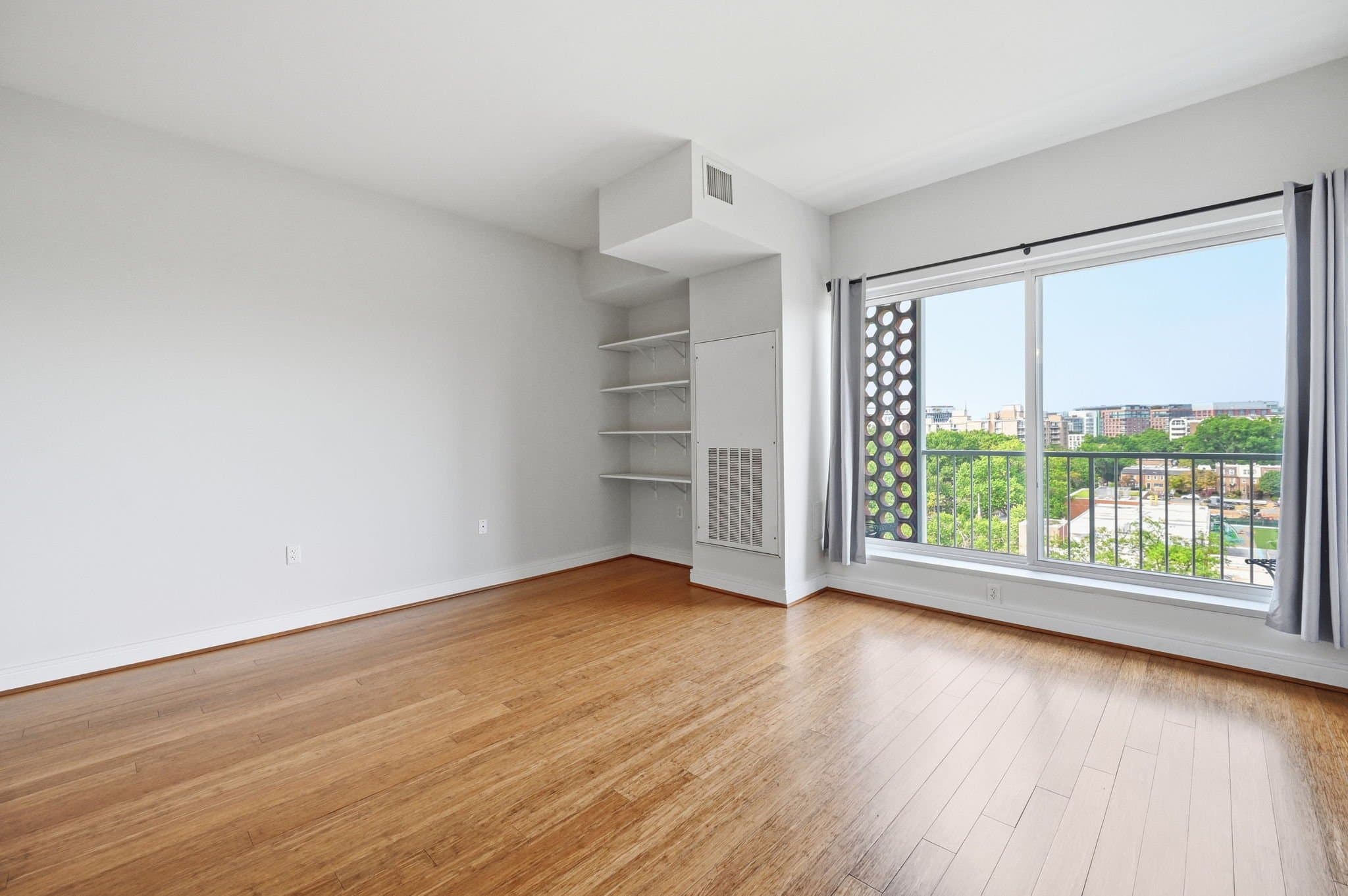 Washington Condo: 800 4th St SW