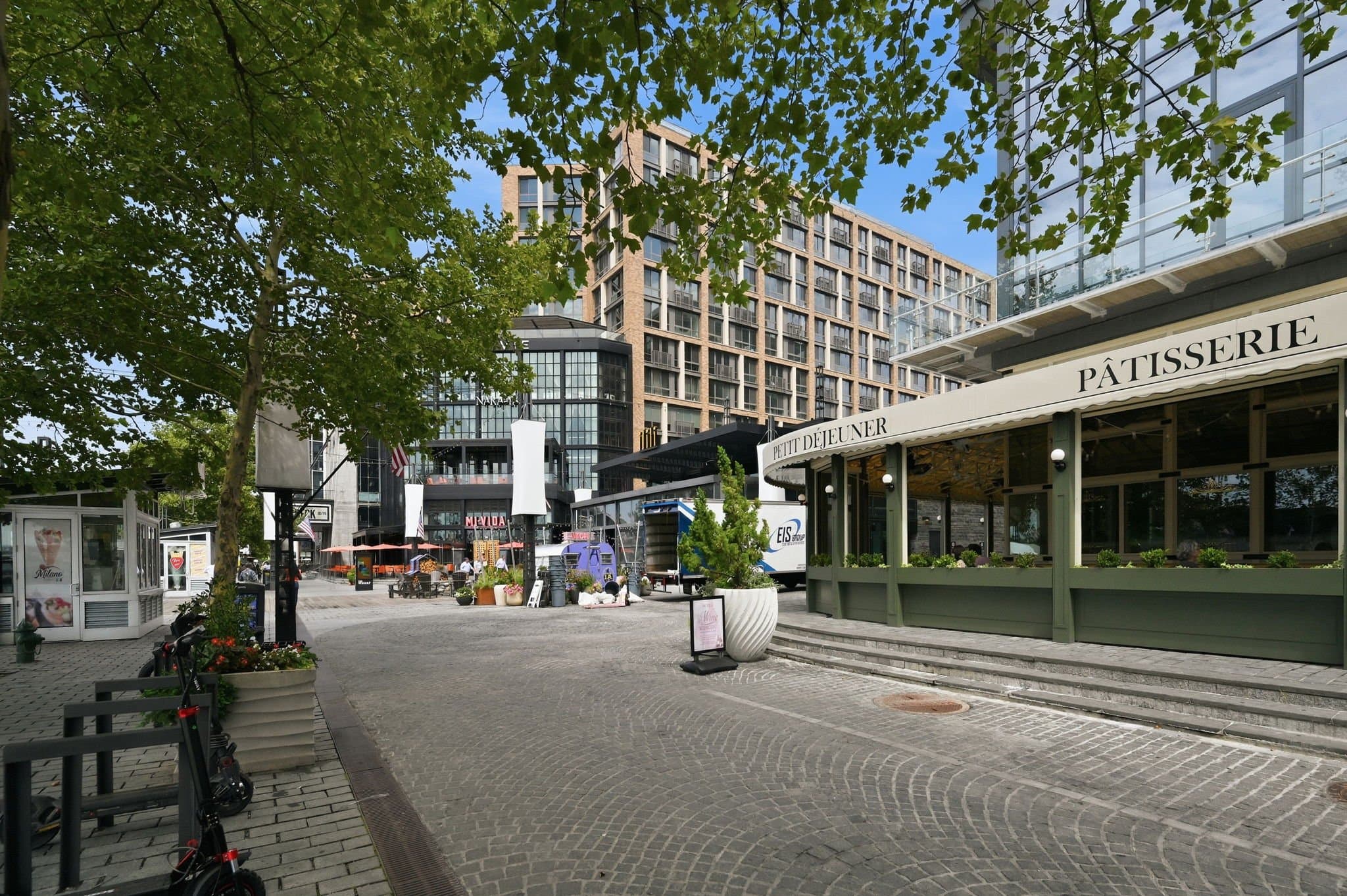 Washington Condo: 800 4th St SW