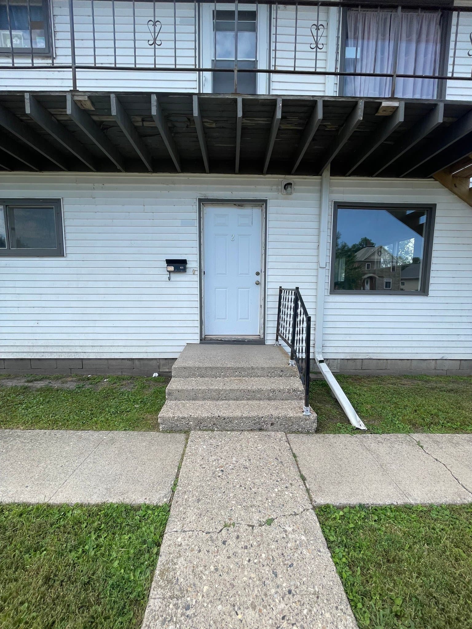 Valley City Apartment: 815 4th St SW