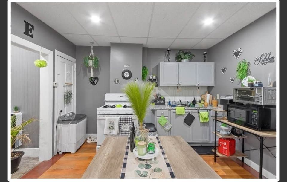 Fitchburg Apartment: 230 Kimball St