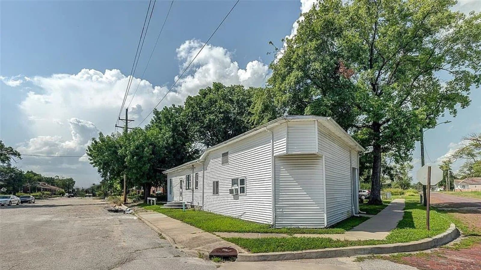 East Saint Louis House: 351 N 26th St