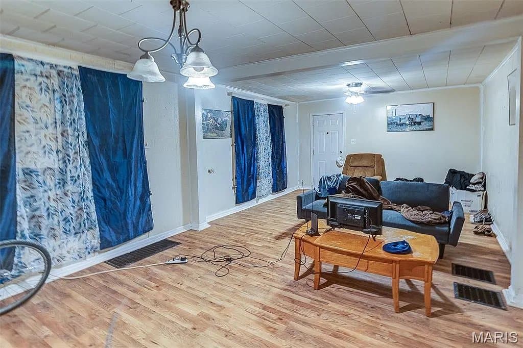 East Saint Louis House: 351 N 26th St