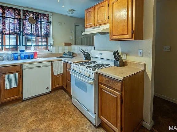 East Saint Louis House: 351 N 26th St