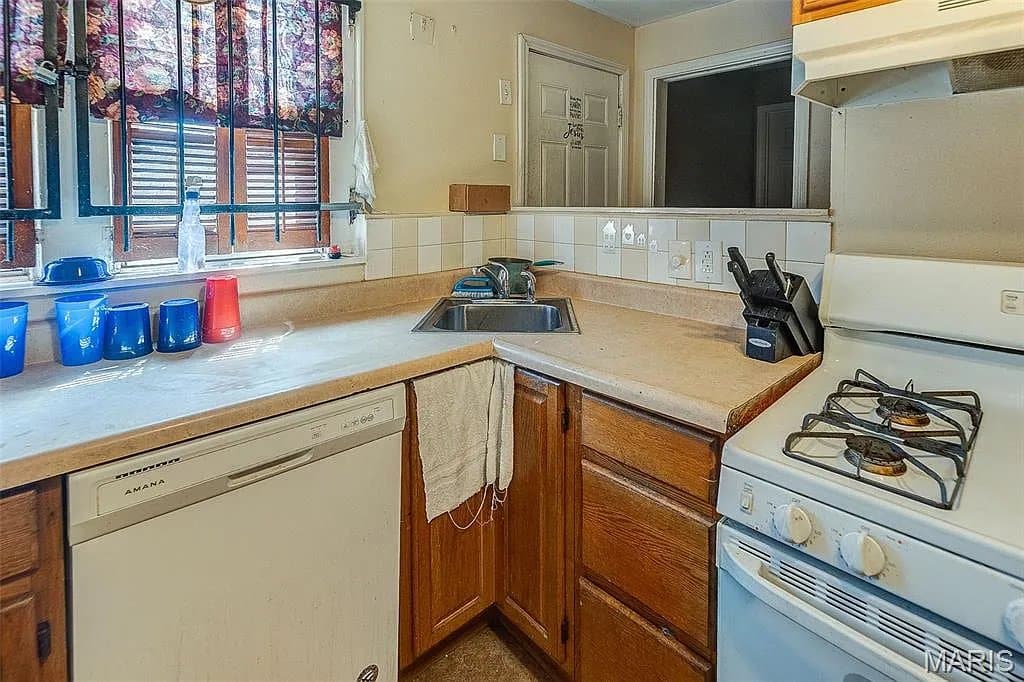 East Saint Louis House: 351 N 26th St
