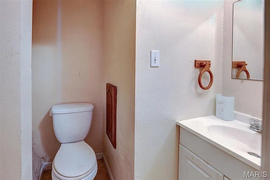 East Saint Louis House: 351 N 26th St