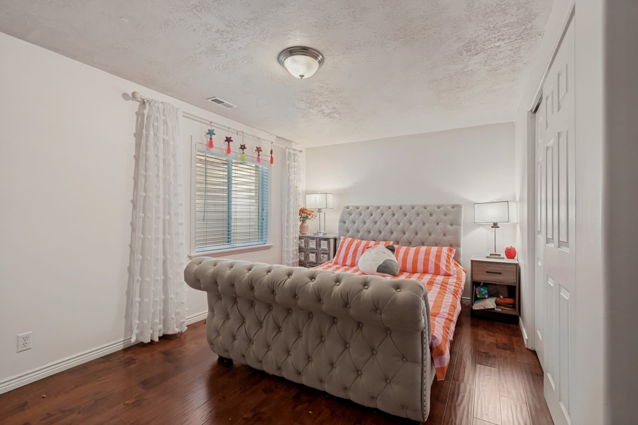 Draper House: 14767 S Brewster Dr