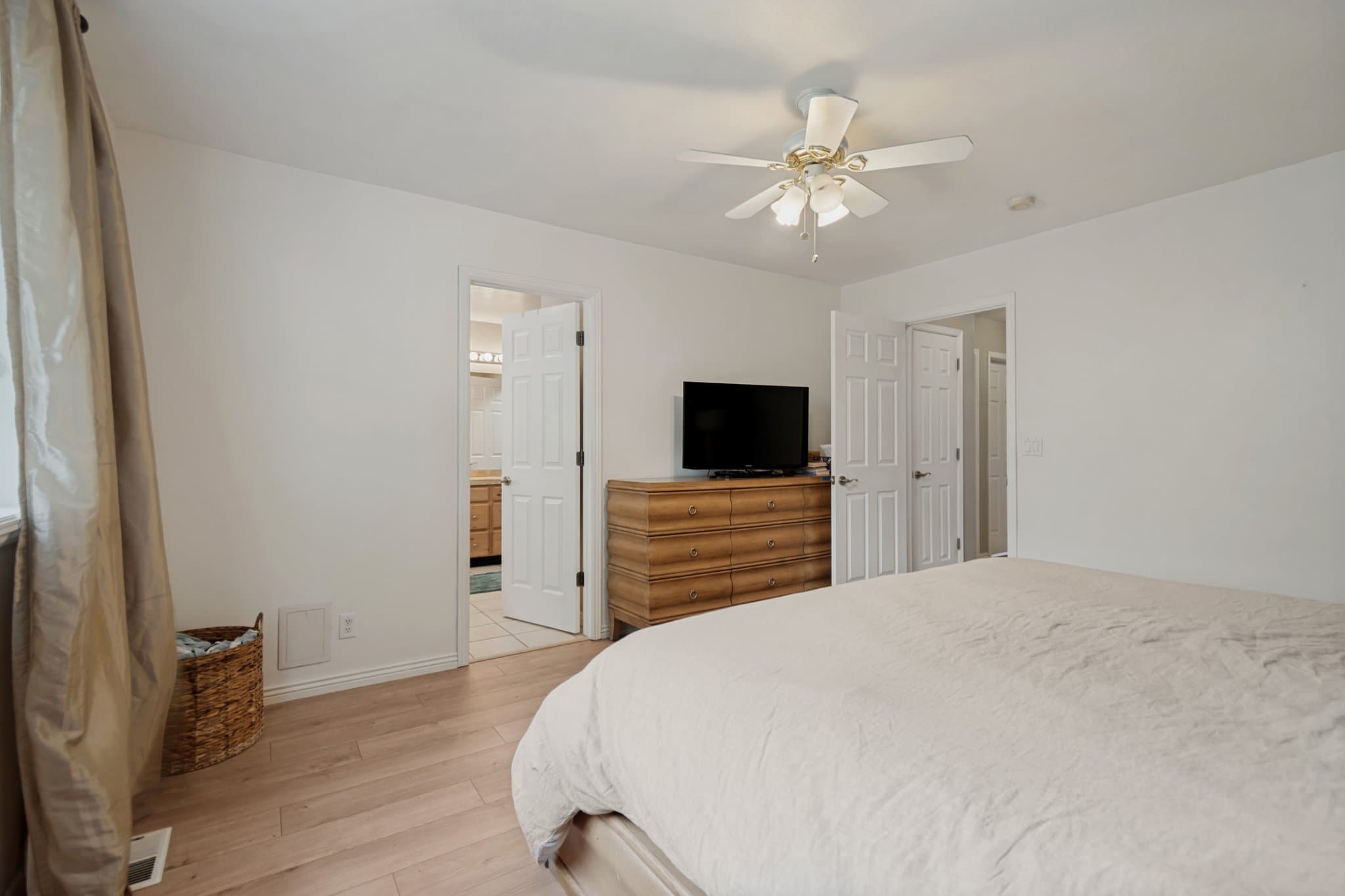 Draper House: 14767 S Brewster Dr