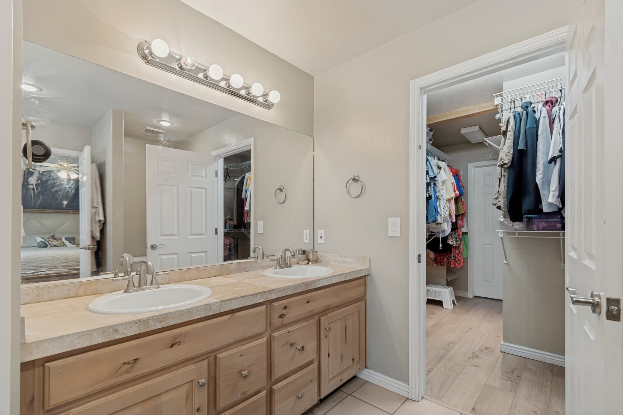 Draper House: 14767 S Brewster Dr