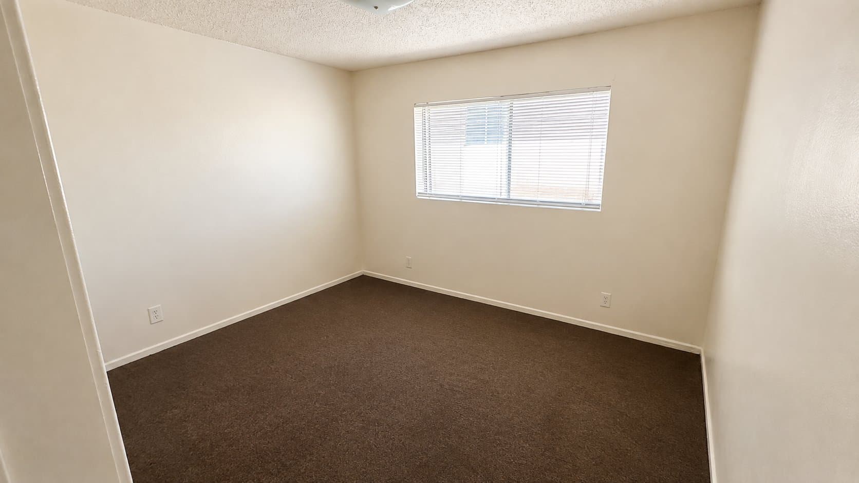 Los Angeles Apartment: 1433 W 84th Pl #6