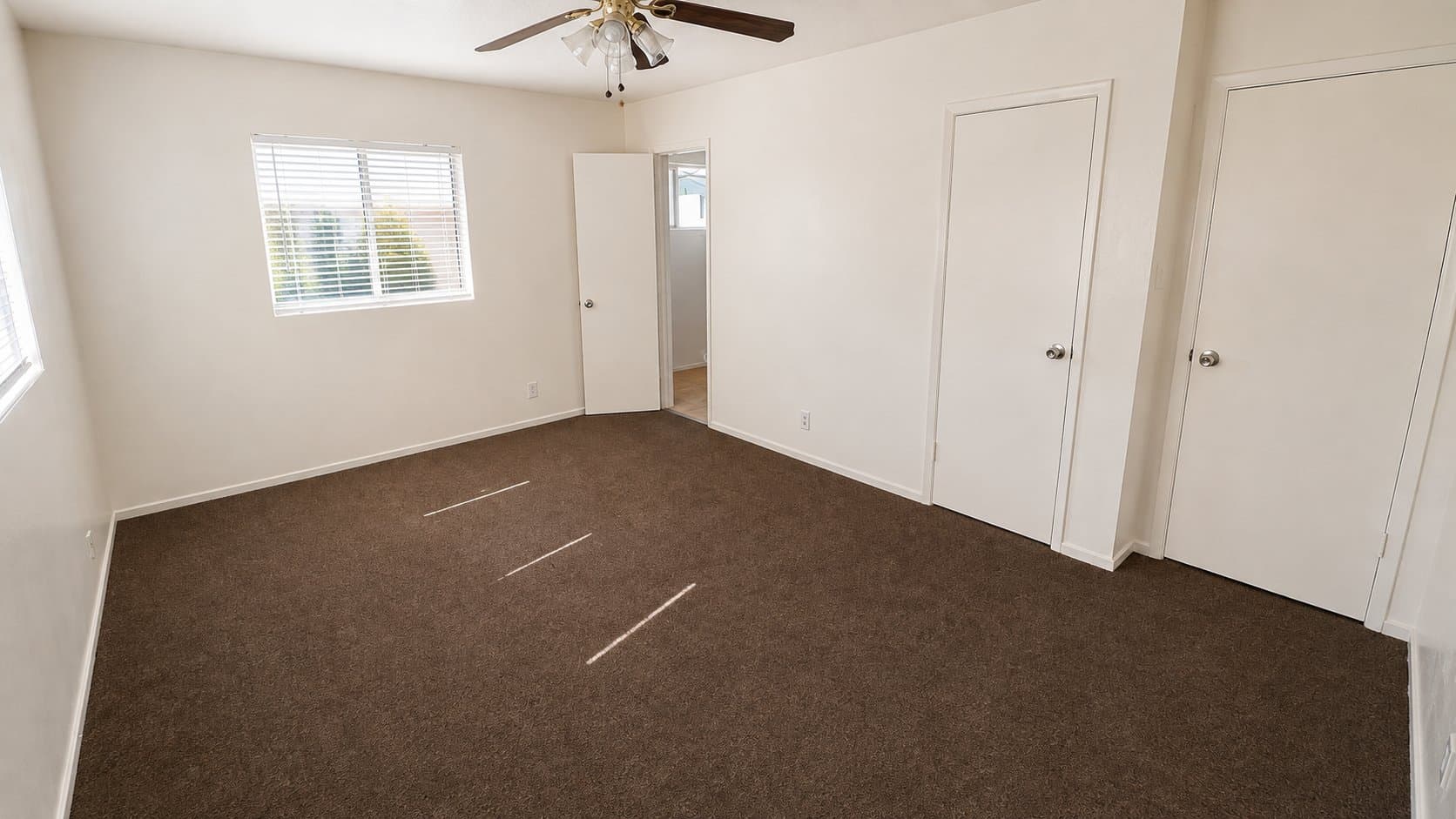 Los Angeles Apartment: 1433 W 84th Pl #6