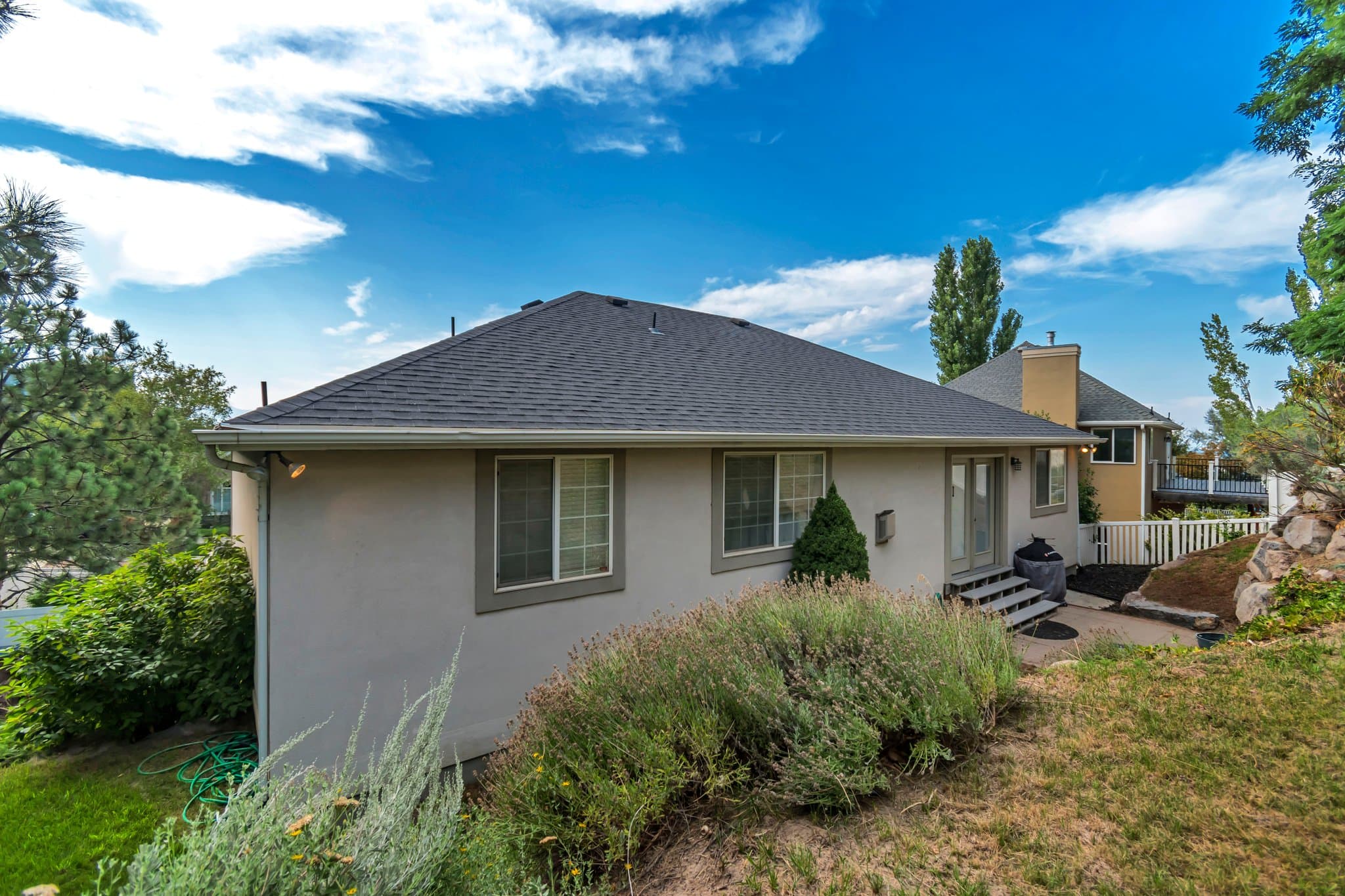 Draper House: 14767 S Brewster Dr