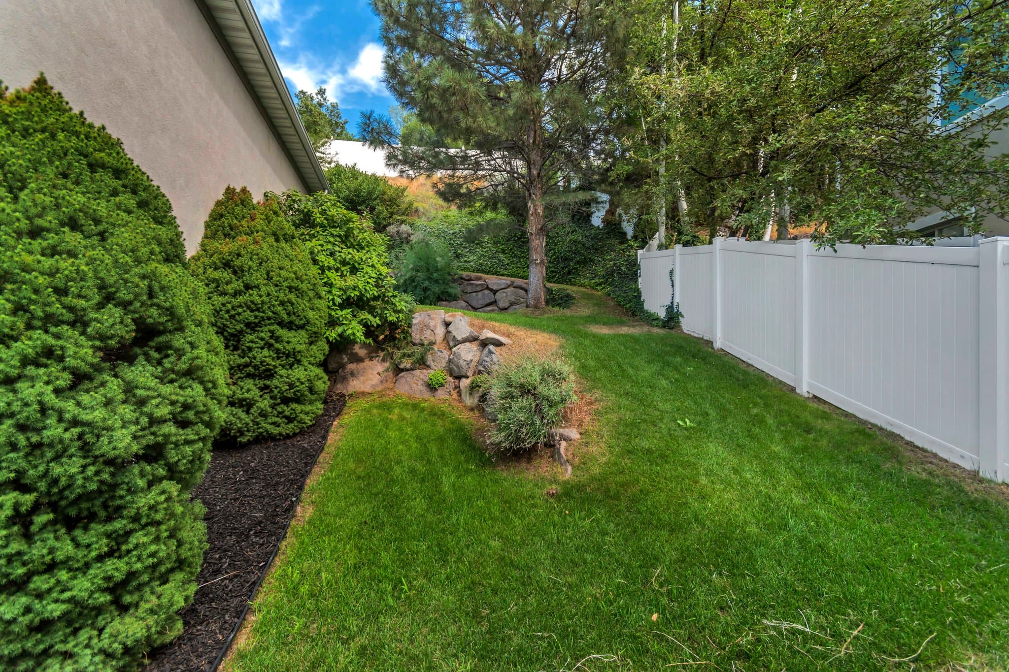 Draper House: 14767 S Brewster Dr