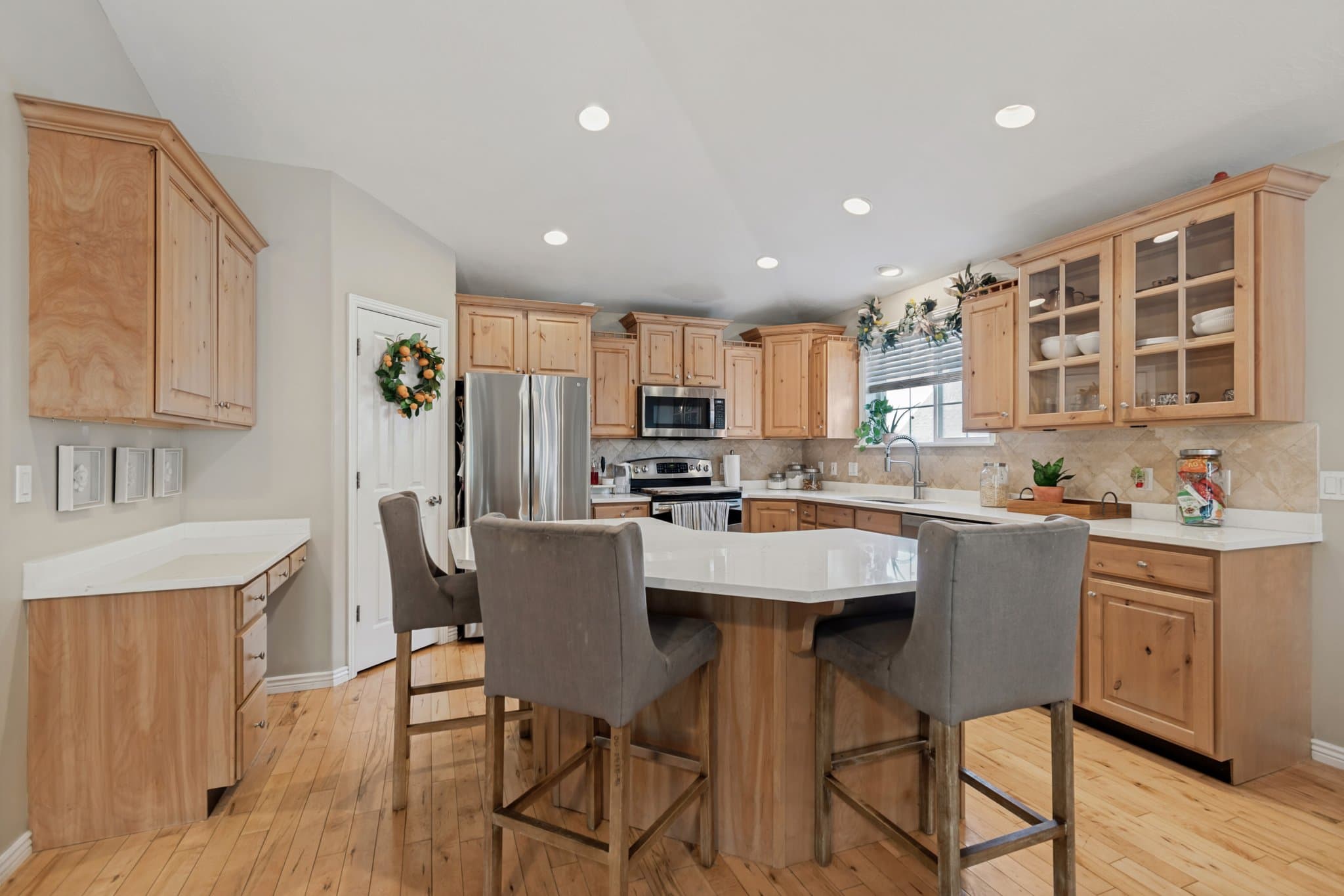Draper House: 14767 S Brewster Dr