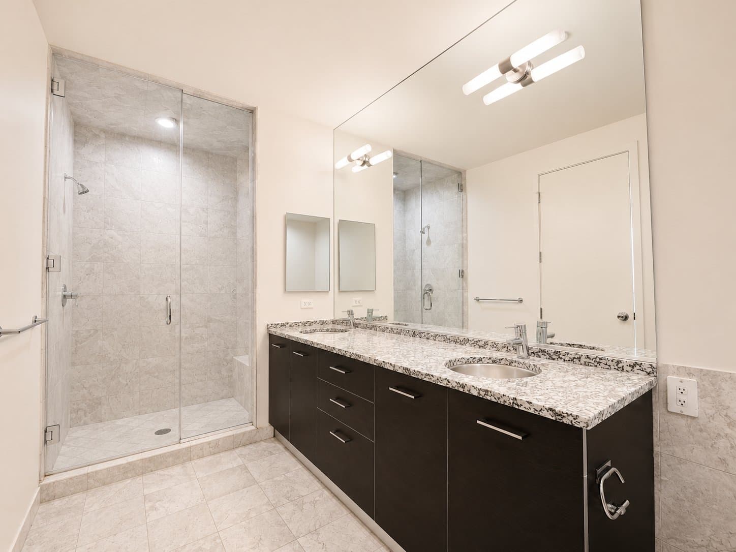 Chicago Condo: 900 W Huron