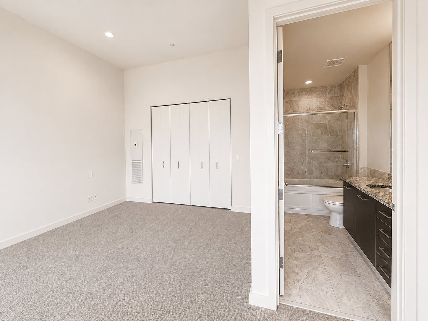 Chicago Condo: 900 W Huron