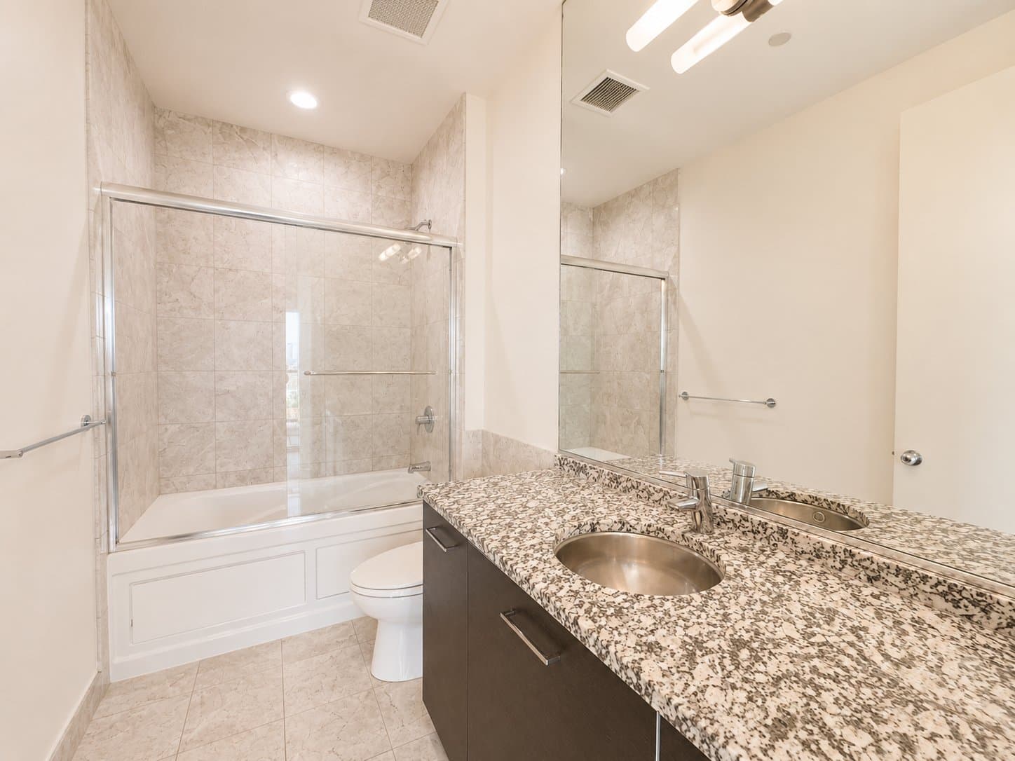 Chicago Condo: 900 W Huron