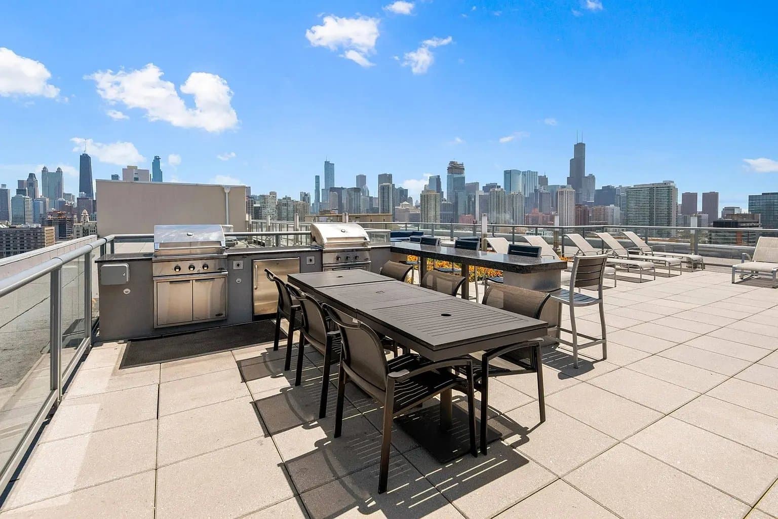 Chicago Condo: 900 W Huron