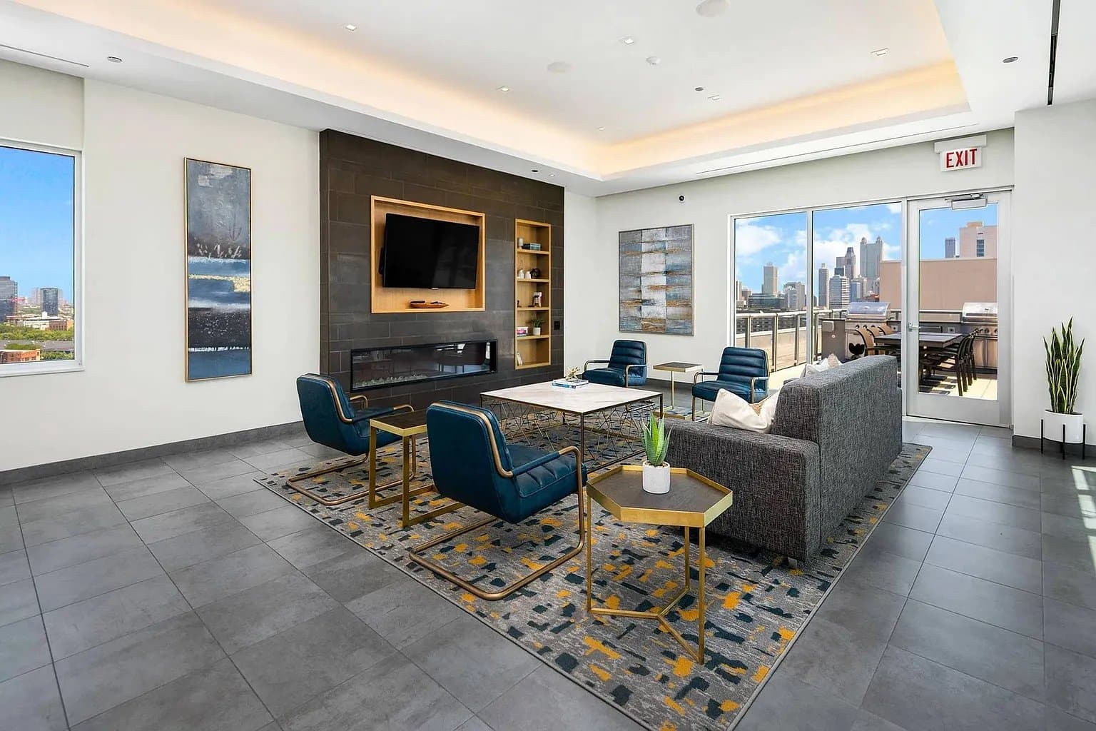 Chicago Condo: 900 W Huron