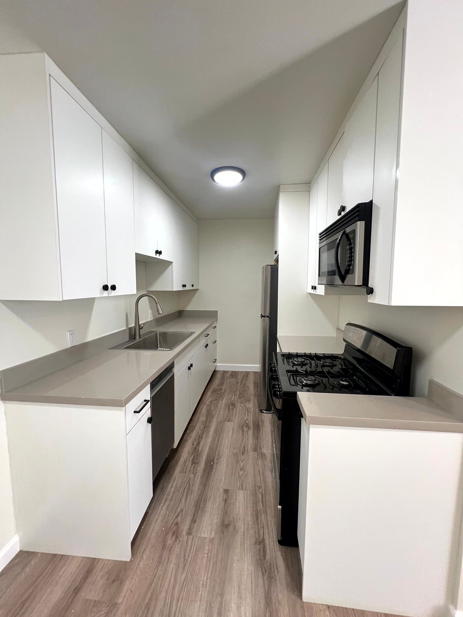 Santa Monica Apartment: 2408 Ocean Park