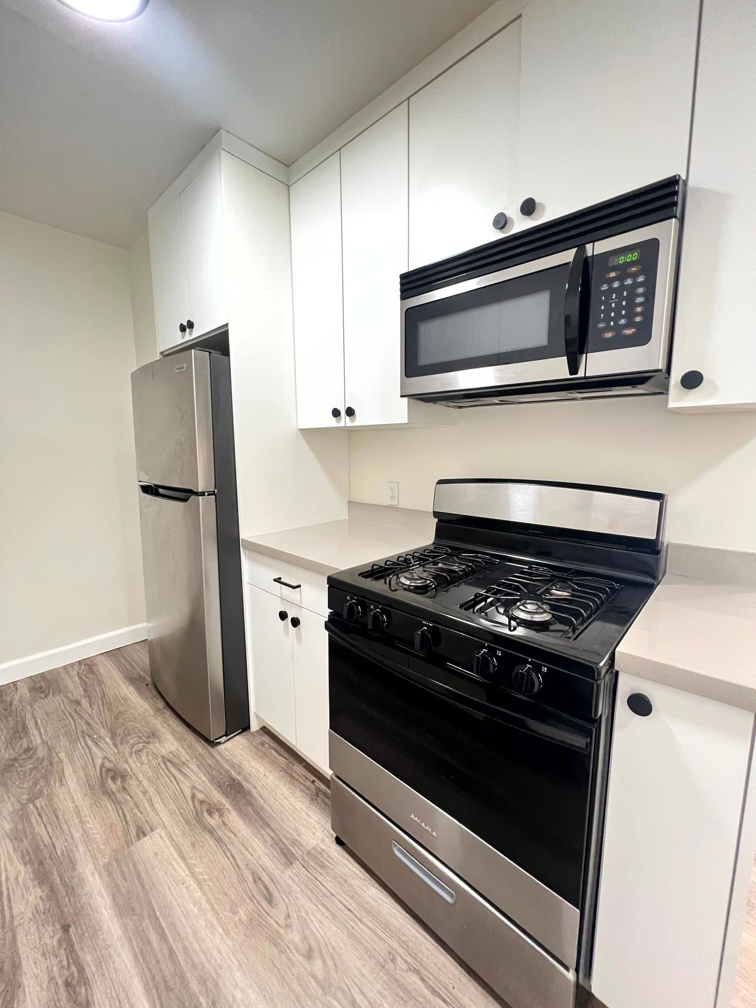 Santa Monica Apartment: 2408 Ocean Park