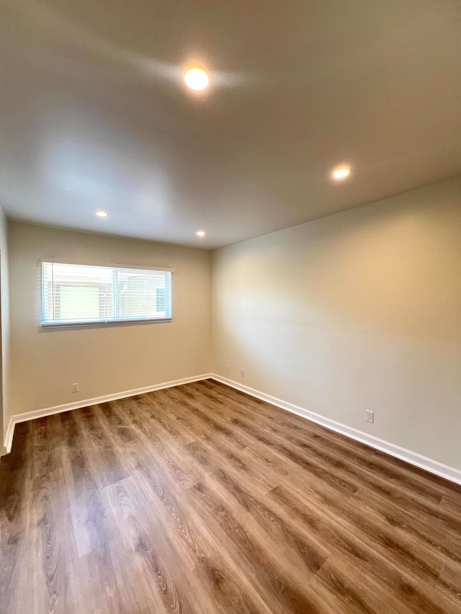 Santa Monica Apartment: 2408 Ocean Park